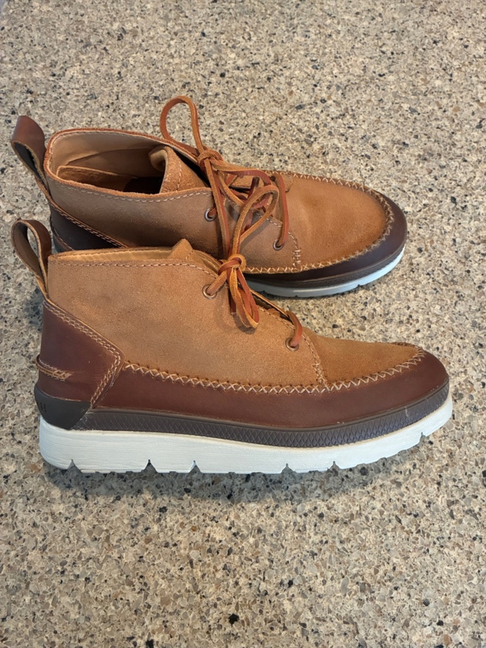 Men's 9.5 Manitobah Mesa Tan & Brown Leather Casual Chukka Boots